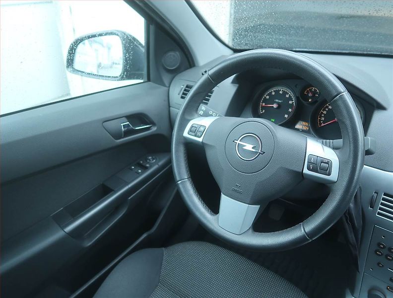 Opel Astra (2011) 1.6 16V, Serv.kniha, nová STK - fotka 7 z 14