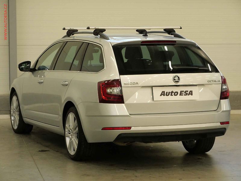 Škoda Octavia (2018) 2.0 TDi, 2.maj,ČR, DSG, park - fotka 6 z 24