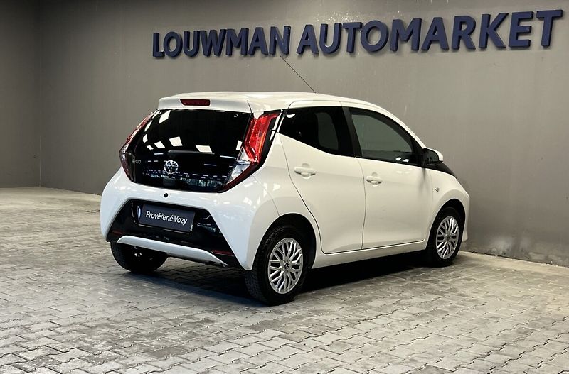 Toyota Aygo 1.0 X-PLAY - fotka 2 z 15
