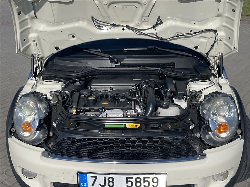 Mini Cooper S 1,6 i 16V 135kw S Panorama - fotka 22 z 35