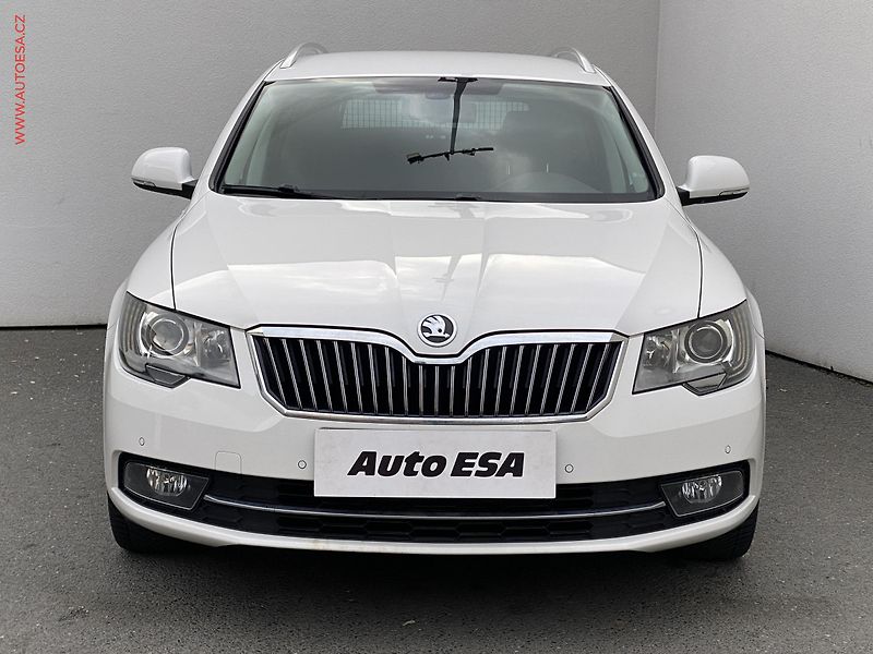 Škoda Superb (2014) 2.0 TDi, Exclusive, DSG - fotka 2 z 18
