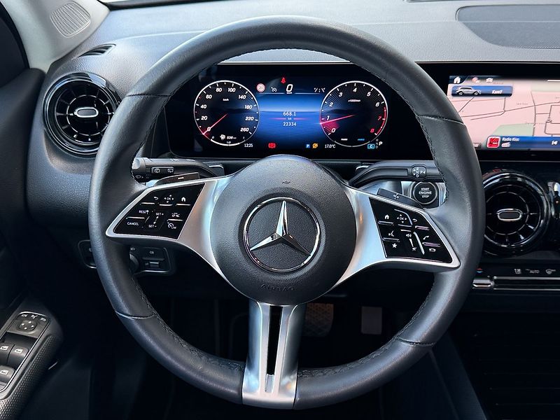 Mercedes-Benz GLB 4 MATIC - fotka 19 z 35