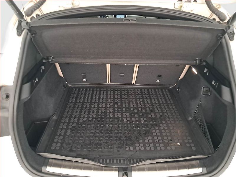 BMW X1 (2019) sDrive18d, Automat, ČR,1.maj - fotka 14 z 20