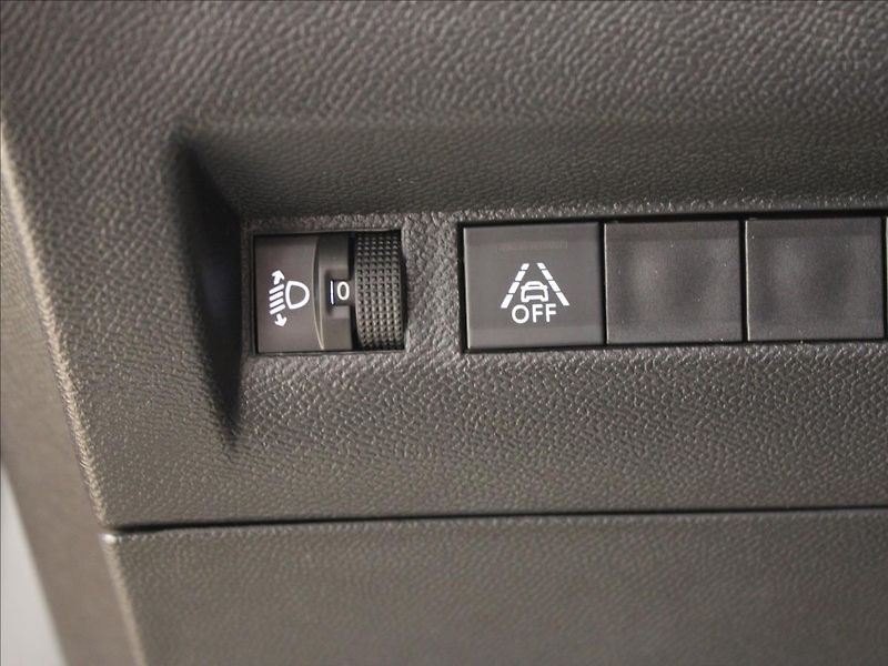 Peugeot 2008 0,0 e-2008 100kw/136hp - fotka 17 z 38