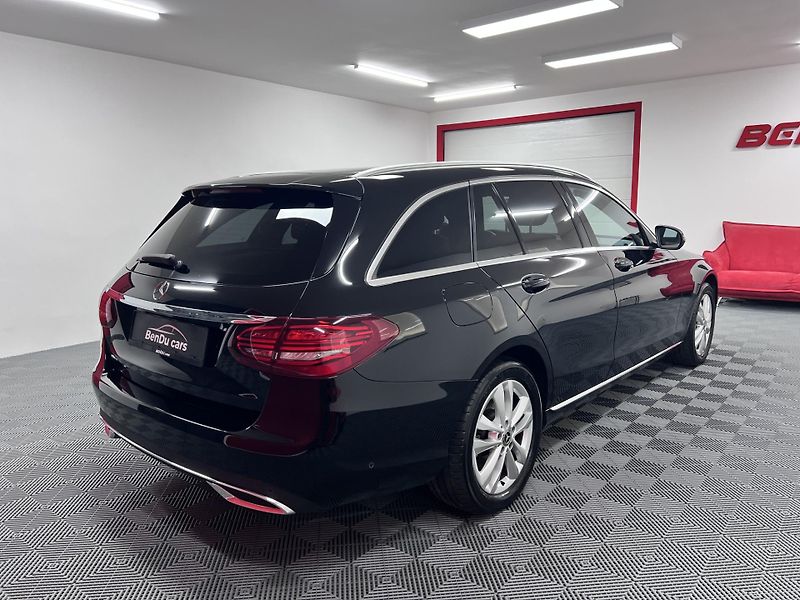 Mercedes-Benz Třídy C 220d 4-Matic Burmester Servis - fotka 4 z 45