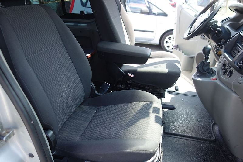 Opel Vivaro 1,9DCi 74 kW 8 míst !! - fotka 22 z 32