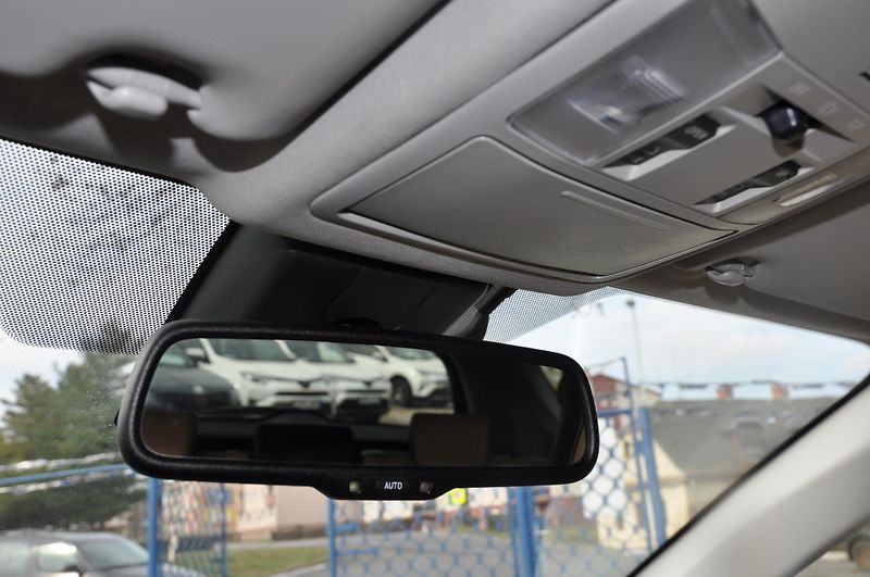 Toyota RAV4 2.5 Hybrid 4x4 Selection Kůže - fotka 25 z 31