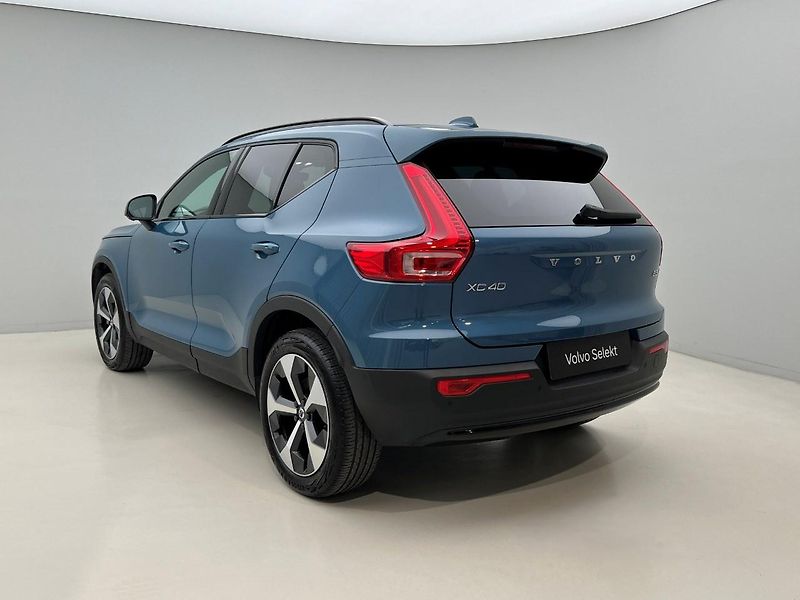 Volvo XC40 B3 DARK PLUS AUT CZ 1. maj. - fotka 11 z 41