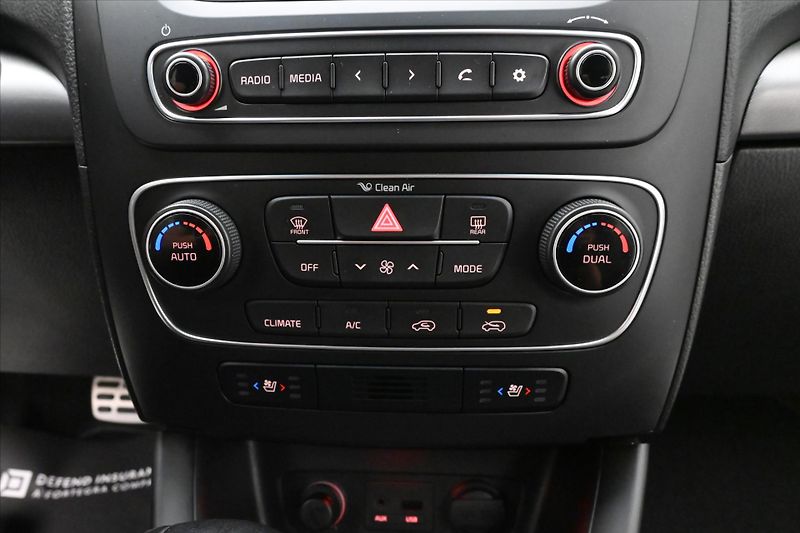 Kia Sorento 2,2 CRDI 145 kW AT 4x4 Navigac - fotka 20 z 30