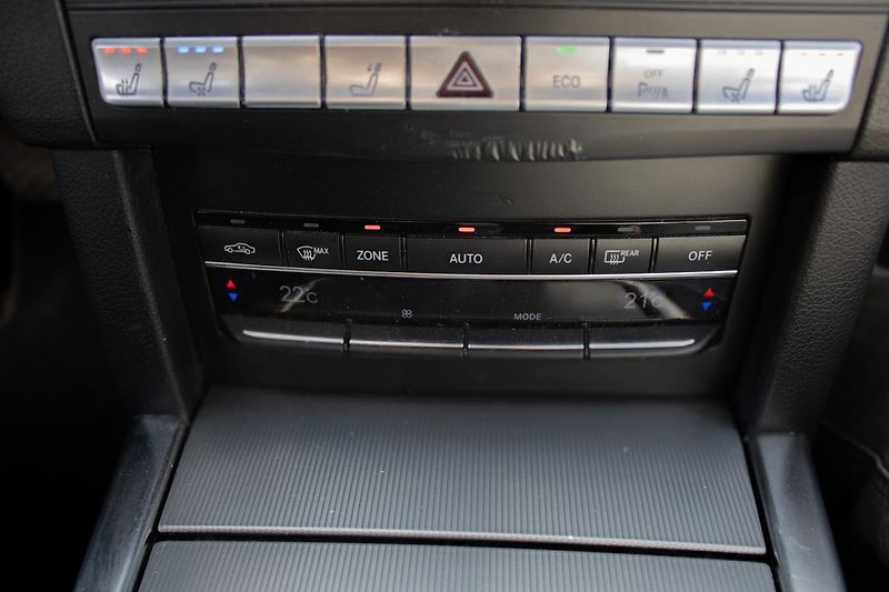 Mercedes-Benz Třídy E AMG paket, 100% stav. - fotka 24 z 45