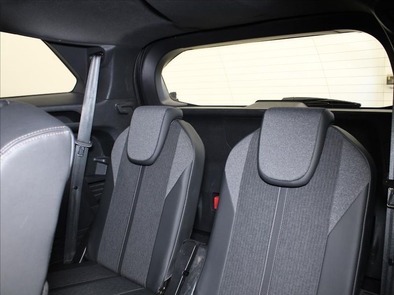 Peugeot 5008 1,6 PT 133kW 8AT GT-line 7míst - fotka 8 z 27