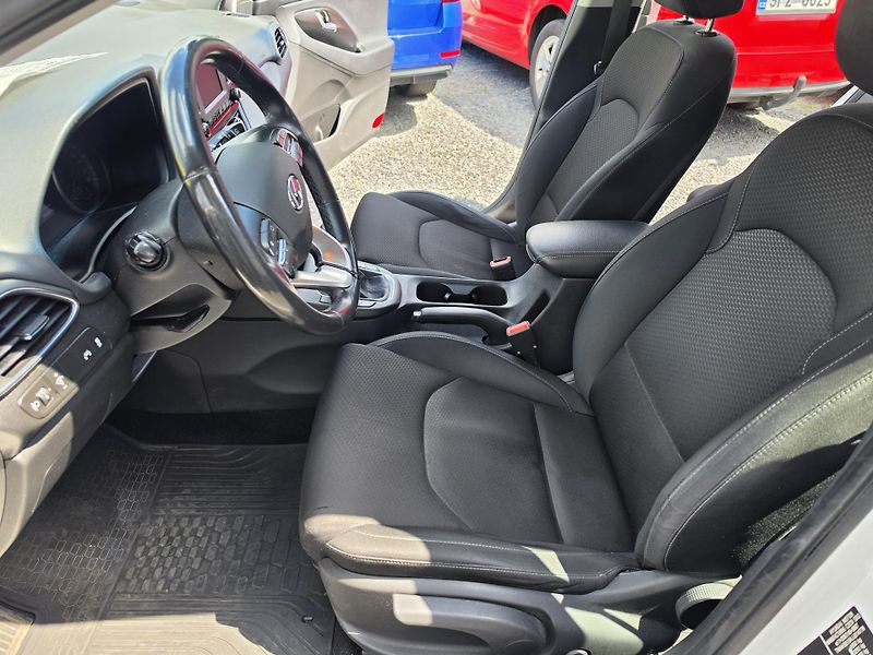 Hyundai i30 1.4i  - fotka 12 z 20