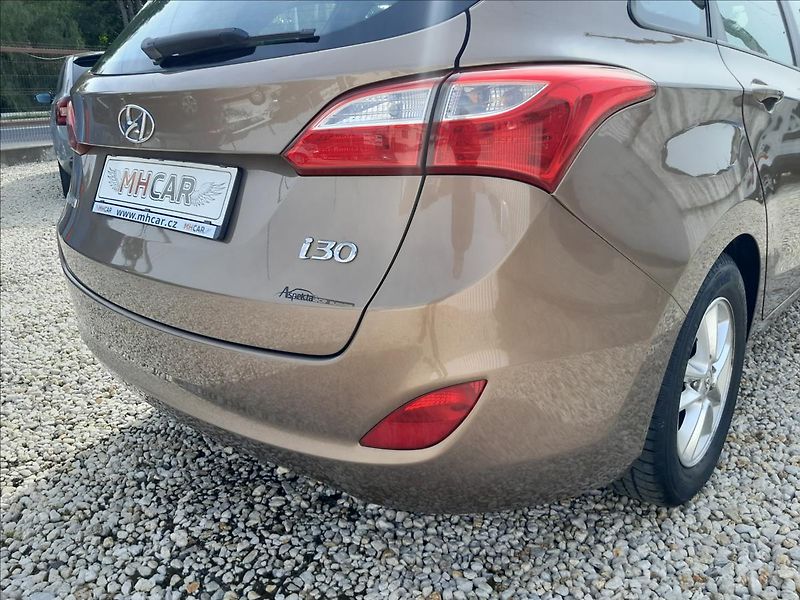 Hyundai i30 1,4i16V 73kW - fotka 15 z 48