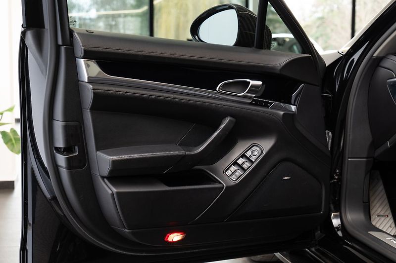 Porsche Panamera - fotka 7 z 26