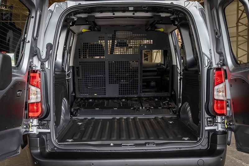 Také novou Toyotu Proace jsem mohl prověřit při jízdách v okolí Haagu
