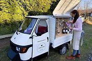 Lucie Holma a její pojízdný vinný bar, Horní Domaslavice, březen 2025