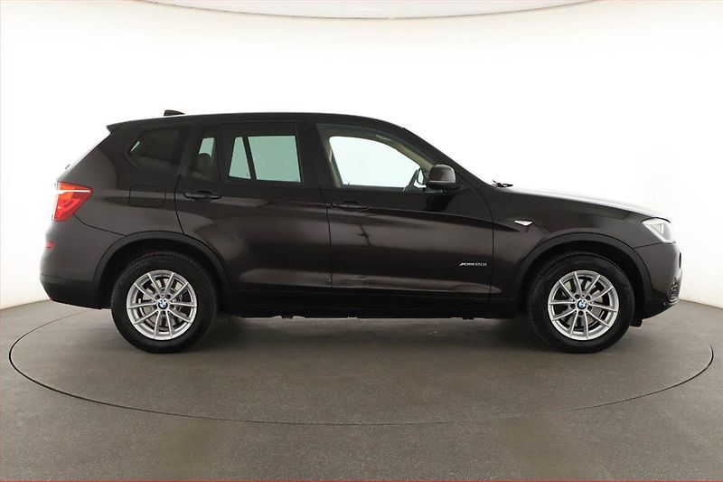 BMW X3 (2015) xDrive20i, 4X4, Automat - fotka 6 z 19