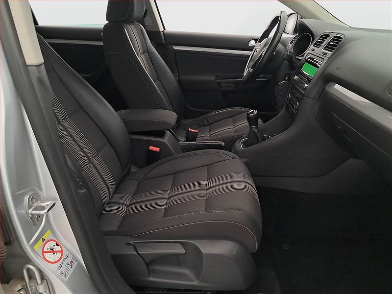 Volkswagen Golf (2012) 1.2 TSI, Park. senzory - fotka 9 z 17