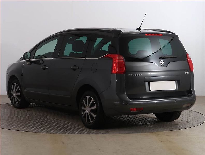 Peugeot 5008 (2013) Active 2.0 BlueHDi, 7 míst - fotka 4 z 17