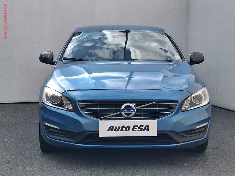 Volvo S60 (2015) 2.0 D4, ČR, servis.kniha, AT - fotka 2 z 18