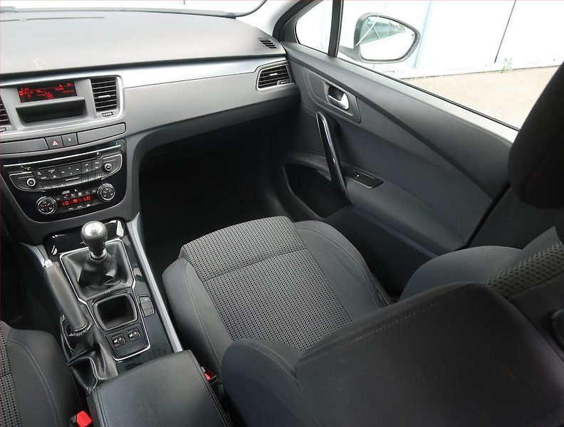 Peugeot 508 (2011) 2.0 HDi, Tempomat - fotka 8 z 17
