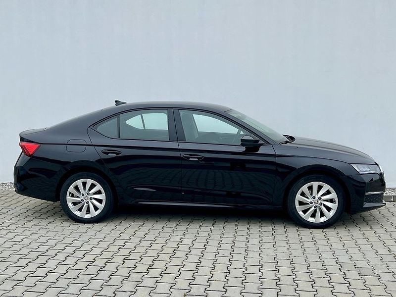 Škoda Octavia Selection 1.5 TSI 110 kW - fotka 9 z 35