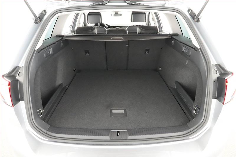 Volkswagen Passat (2023) 2.0 TDI - fotka 18 z 19