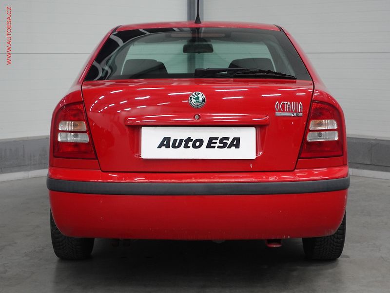 Škoda Octavia (2002) 1.6i, ČR, Elegance - fotka 5 z 19