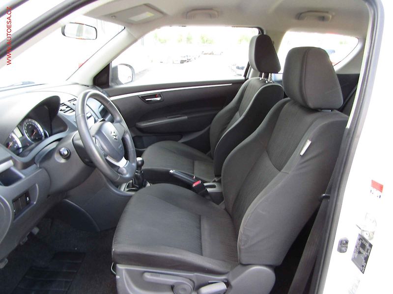 Suzuki Swift (2011) 1.2i - fotka 9 z 15