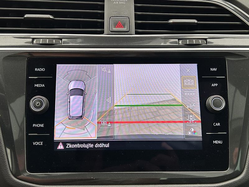 Volkswagen Tiguan 2.0 TDI 4x4 Highline DSG - fotka 10 z 34