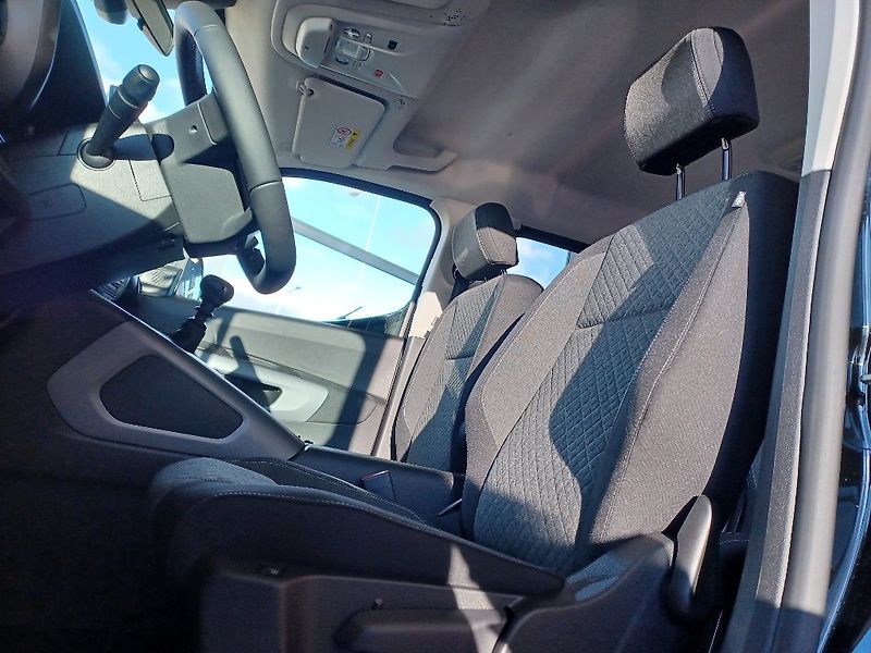 Opel Combo Elegance Plus XL 1,5CDTi MT6 - fotka 18 z 30
