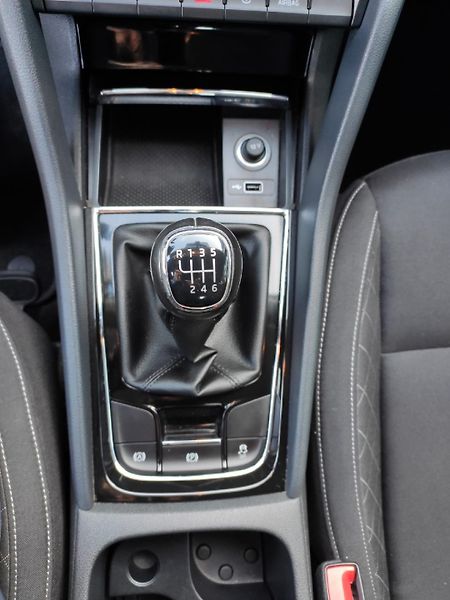 Škoda Karoq (2018) Ambition 1.0 TSI 96kW MAN6 TZ - fotka 15 z 30