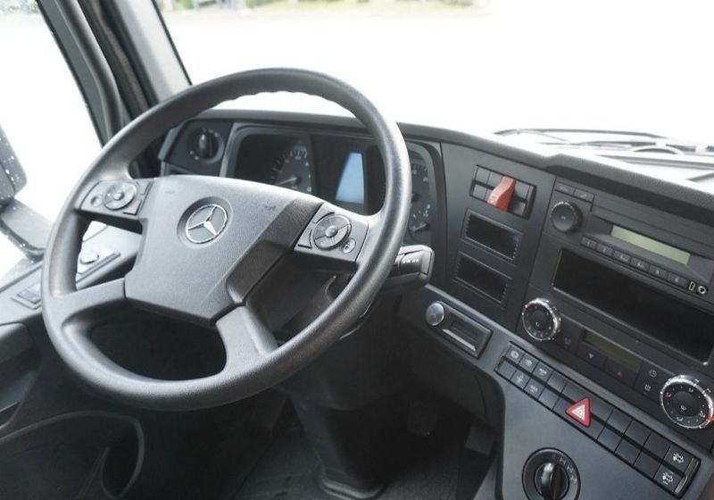 Mercedes-Benz Axor 1827 4x4 VALNÍK S RUKOU HIAB  - fotka 8 z 10