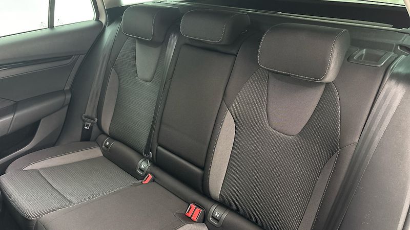 Škoda Octavia 2.0 TDI Ambition Combi - fotka 16 z 24