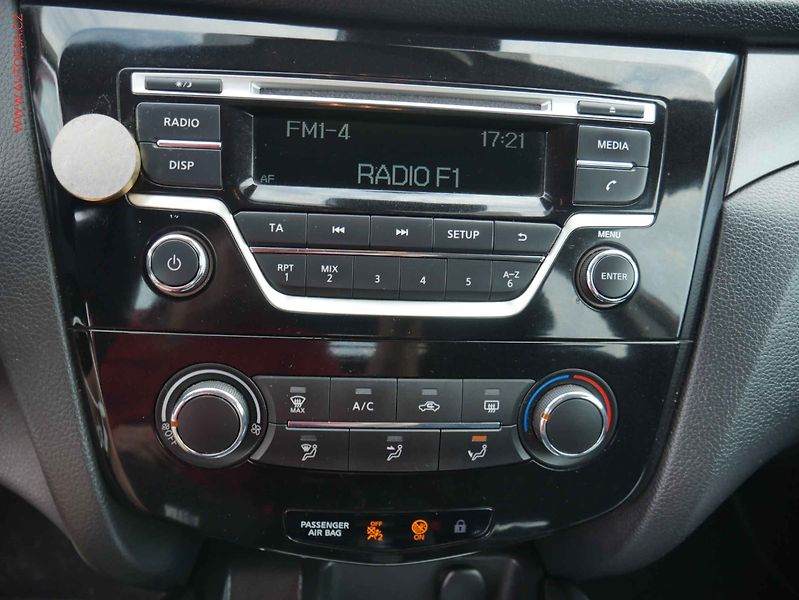 Nissan Qashqai (2017) 1.2 DiG-T, 2.maj,ČR, Visia - fotka 11 z 15