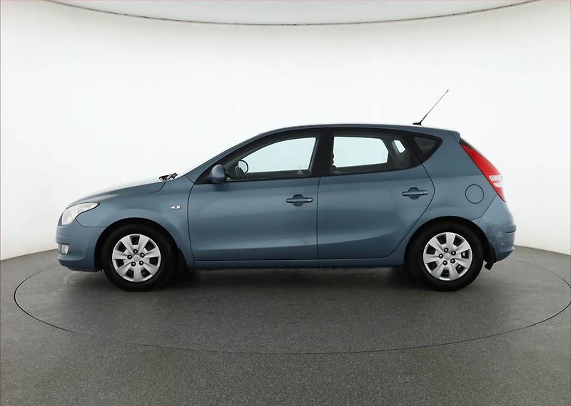 Hyundai i30 (2008) 1.6 CRDi, po STK, Tažné - fotka 3 z 13