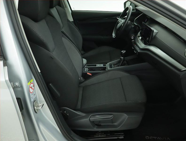 Škoda Octavia (2022) Ambition 2.0 TDI, ČR,1.maj - fotka 9 z 15