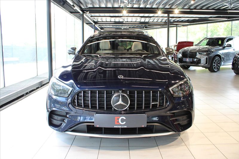 Mercedes-Benz Třídy E 53 AMG 4MATIC+ MB100/DIS+/Pano - fotka 2 z 39