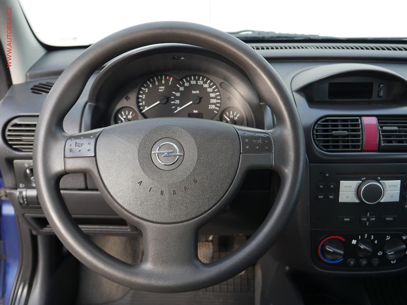 Opel Corsa (2005) 1.0i, AC, tažné - fotka 14 z 17