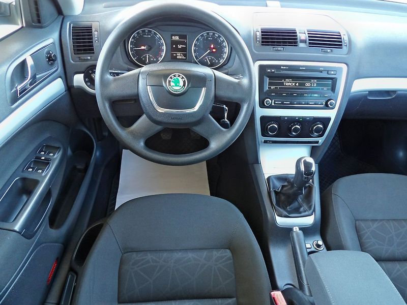 Škoda Octavia 2.0TDI Family Tažné Serviska - fotka 7 z 29