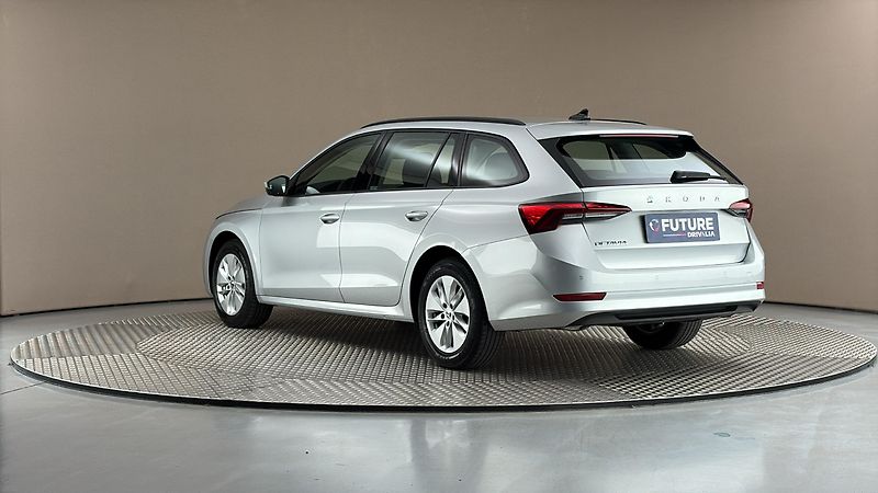 Škoda Octavia 2.0 TDI Ambition Combi - fotka 2 z 24