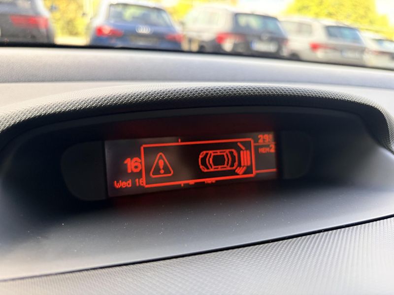 Peugeot 308 SW 1.6i PANORAMA LPG - fotka 16 z 27