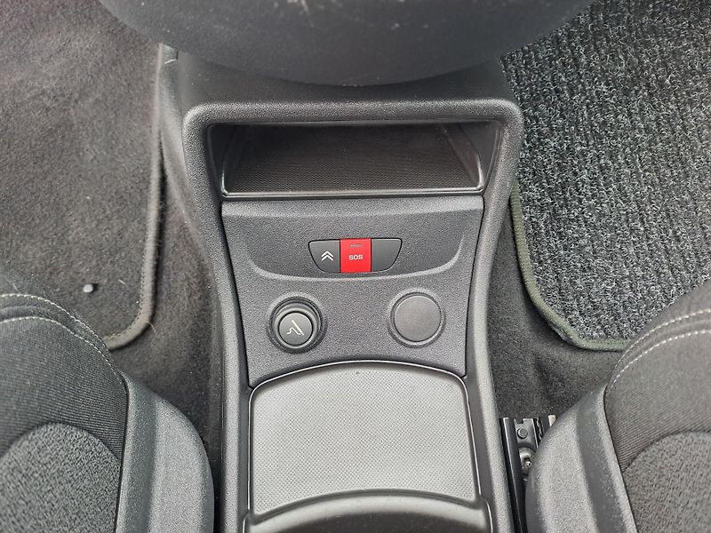 Citroën Grand C4 Picasso (2011) 1.6 HDi 7 MÍST - fotka 26 z 31
