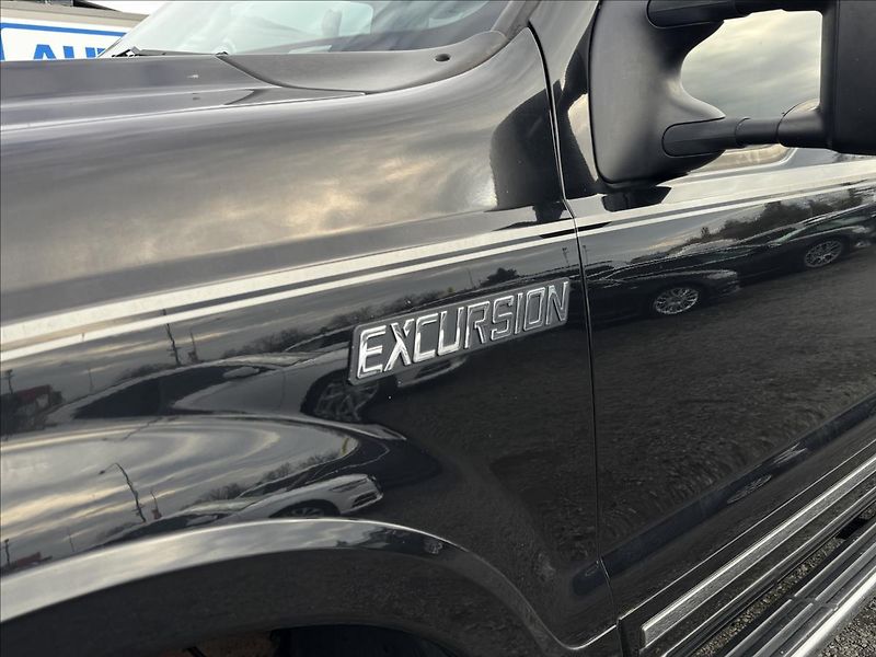 Ford Excursion 6,0 V8 4X4 KŮŽE TAŽNÉ NOVÁ STK - fotka 32 z 39