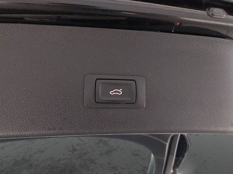 Audi A4 (2013) 2.0 TDI, Automat, Navi, Xenony - fotka 16 z 22