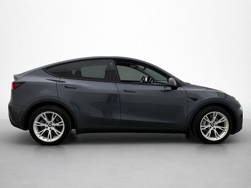 Tesla Model Y Long Range AWD - fotka 4 z 29