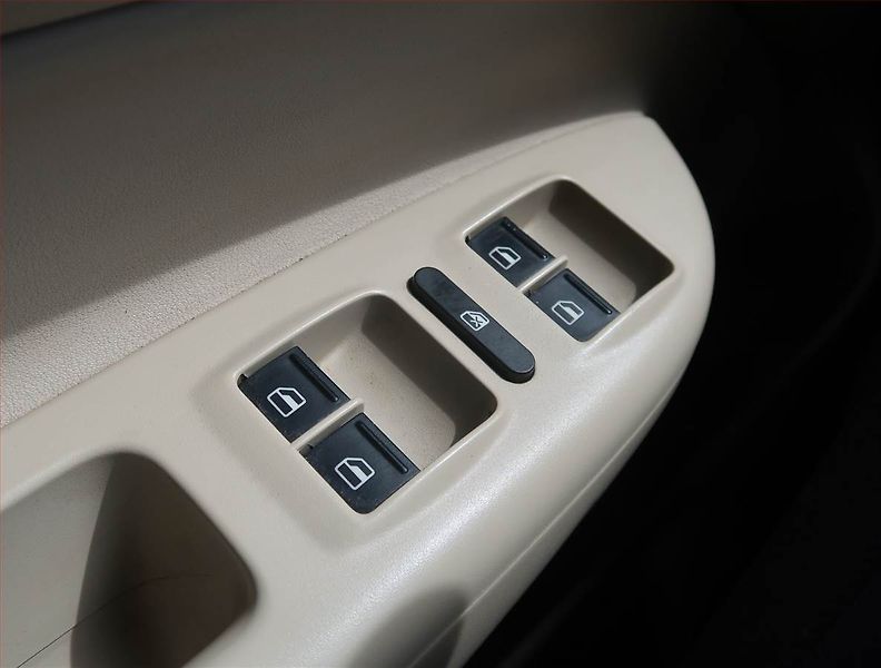 Škoda Octavia (2010) Elegance 2.0 TDI, Automat - fotka 15 z 19