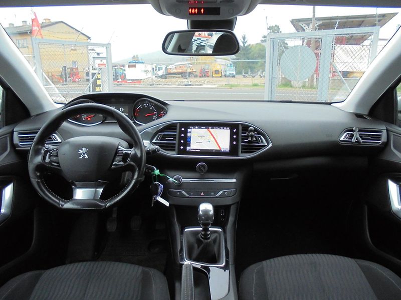 Peugeot 308 (2015) 1.6 HDI- NAVIGACE-ČR-SERVISKA - fotka 8 z 10