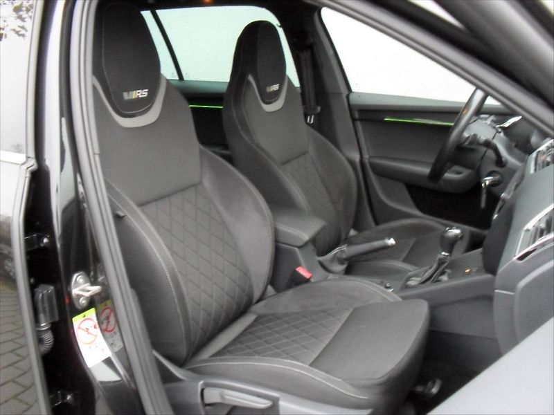 Škoda Octavia 2,0 RS 4x4 DSG LED Panoram DPH - fotka 20 z 31