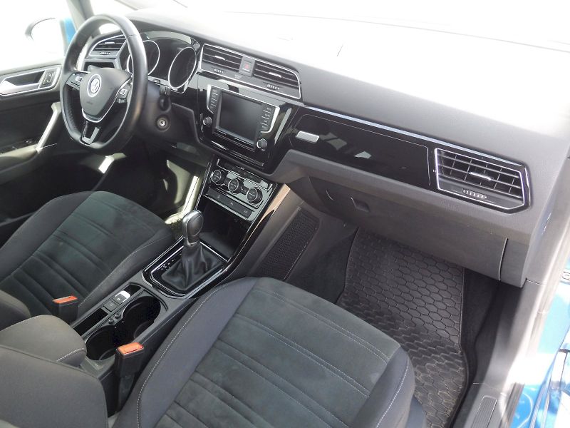 Volkswagen Touran (2016) Highline 1,4 TSI 110kW DSG - fotka 8 z 26